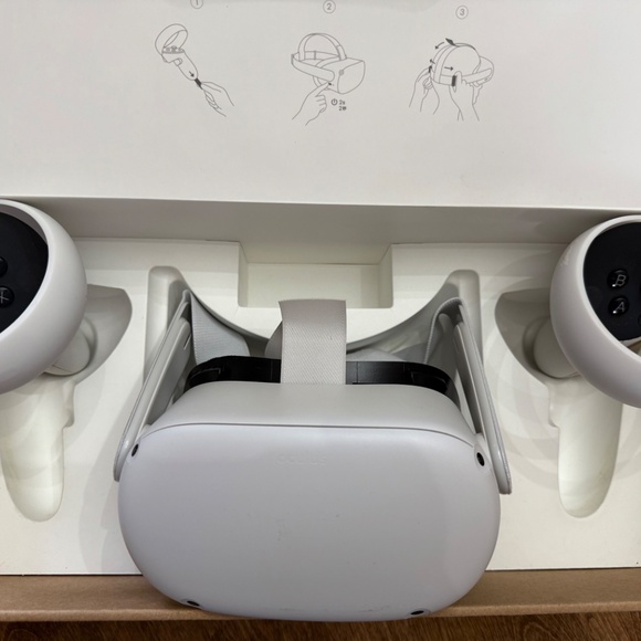 Oculus Meta Quest 2 - Picture 3 of 8
